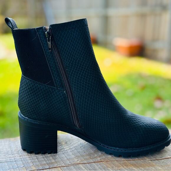 Journee Collection Hallie Tru Comfort Foam Black Textured Ankle Boots Sz 9 NEW - Picture 3 of 5